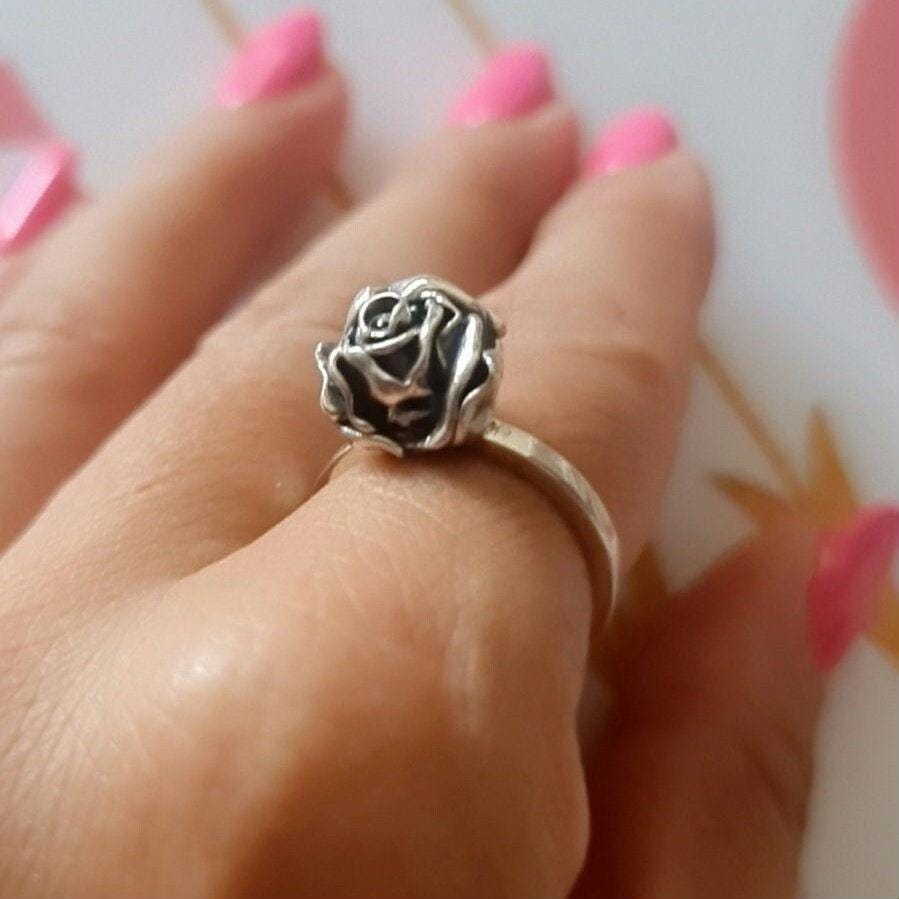 Rose Skull Ring - Unleash Your Rock n Roll Passion - - Romantic Gift - Gothic promise ring