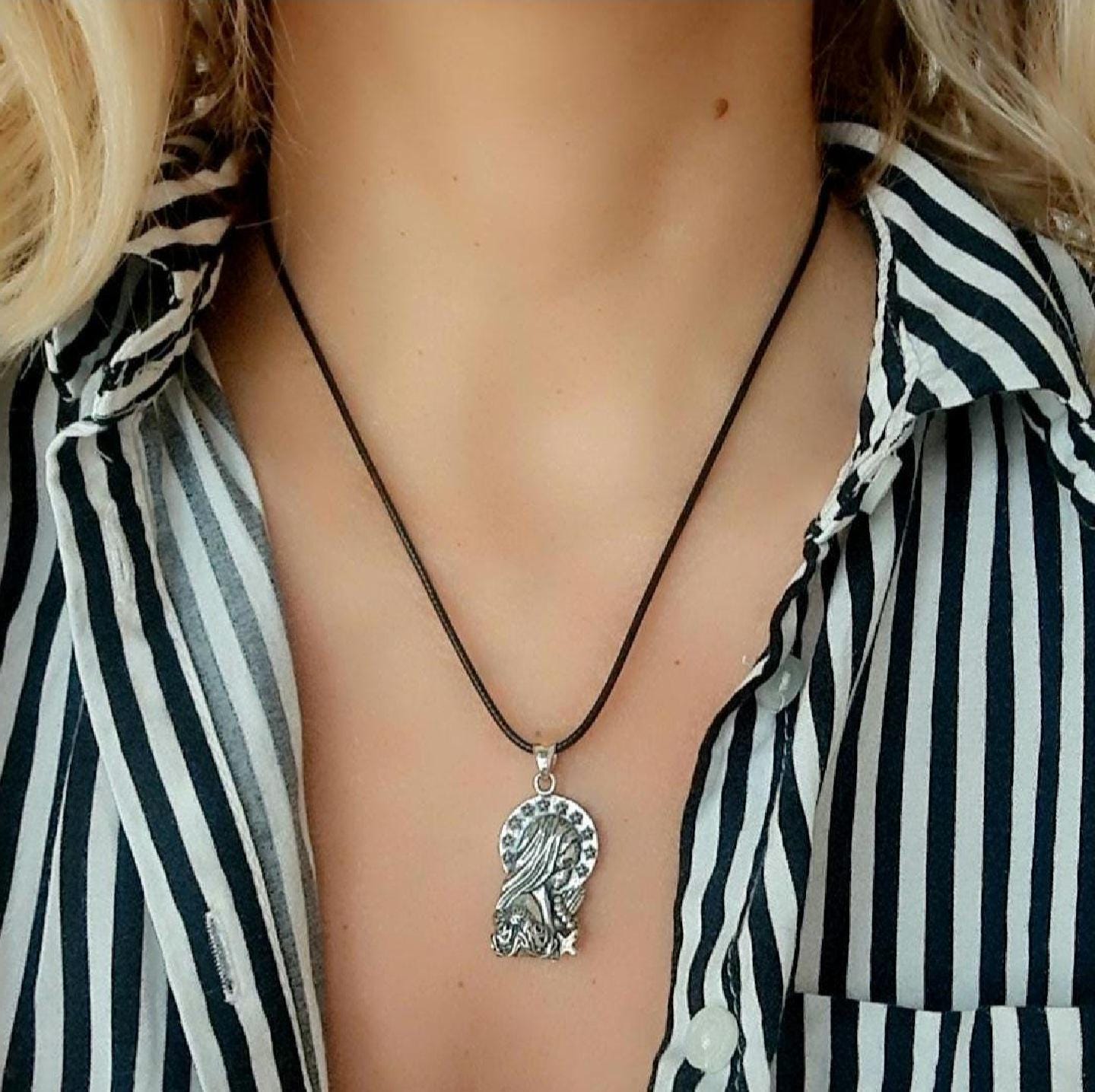 925 Silver Santa Muerte praying Pendant with Roses & A cross Rosary - Holy Death
