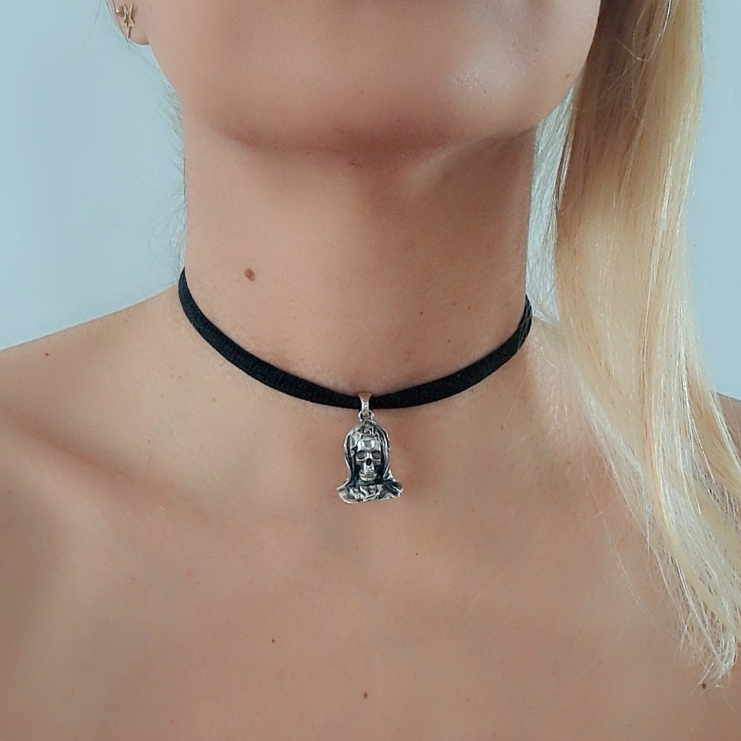 La Santa Muerte Silver Skull Pendant - Warrior Protector of Souls joyería gótica