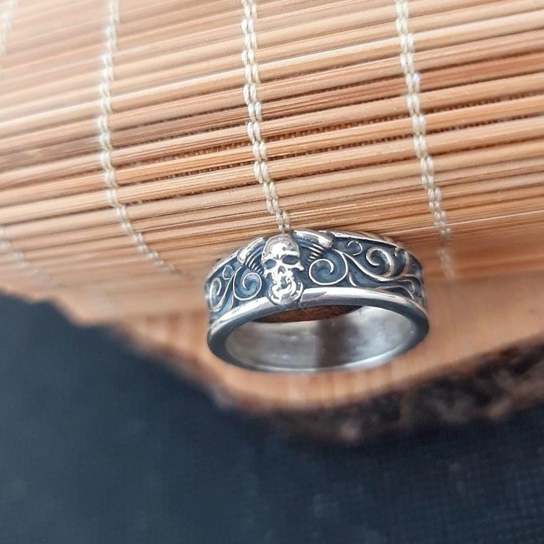 Skull and Engine with ornaments Ring-Edgy design-Handmade 925 silver-Perfect accessory for bikers.