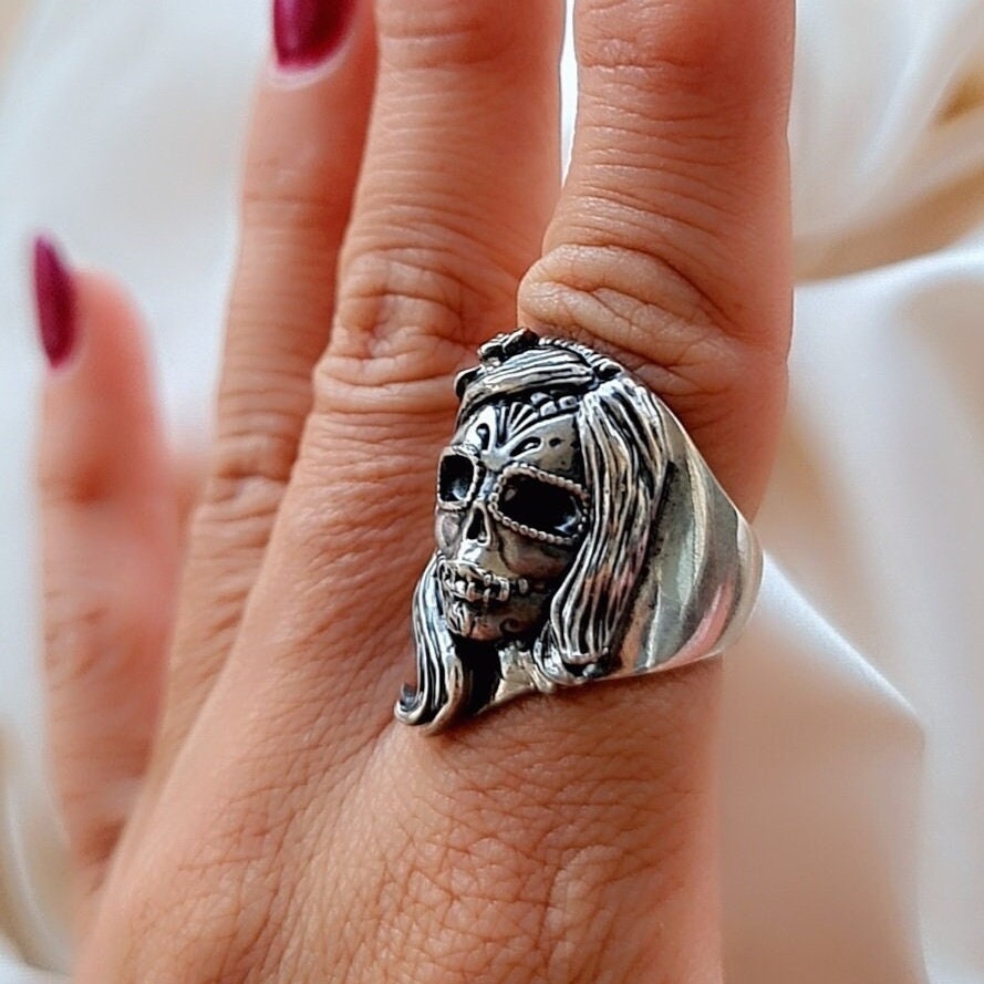 Day of the Dead Girl Skull Ring - Vintage Sterling Silver - Celebrate Life & Death - Statement Ring "amuleto de plata"