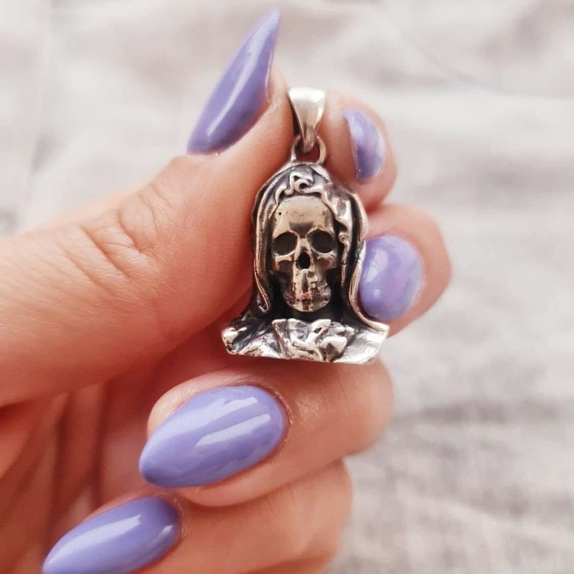 La Santa Muerte Silver Skull Pendant - Warrior Protector of Souls joyería gótica