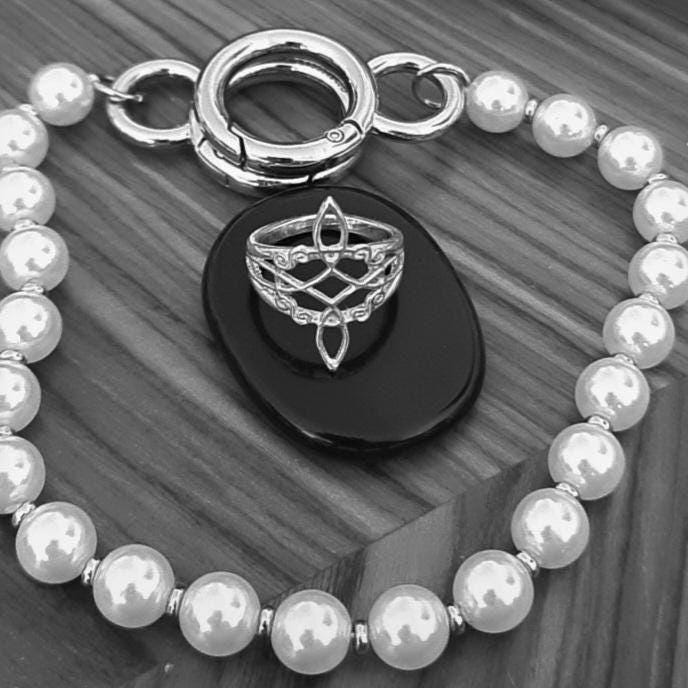 Sterling Silver Witch's Knot Ring: Celtic Symbol of Protection