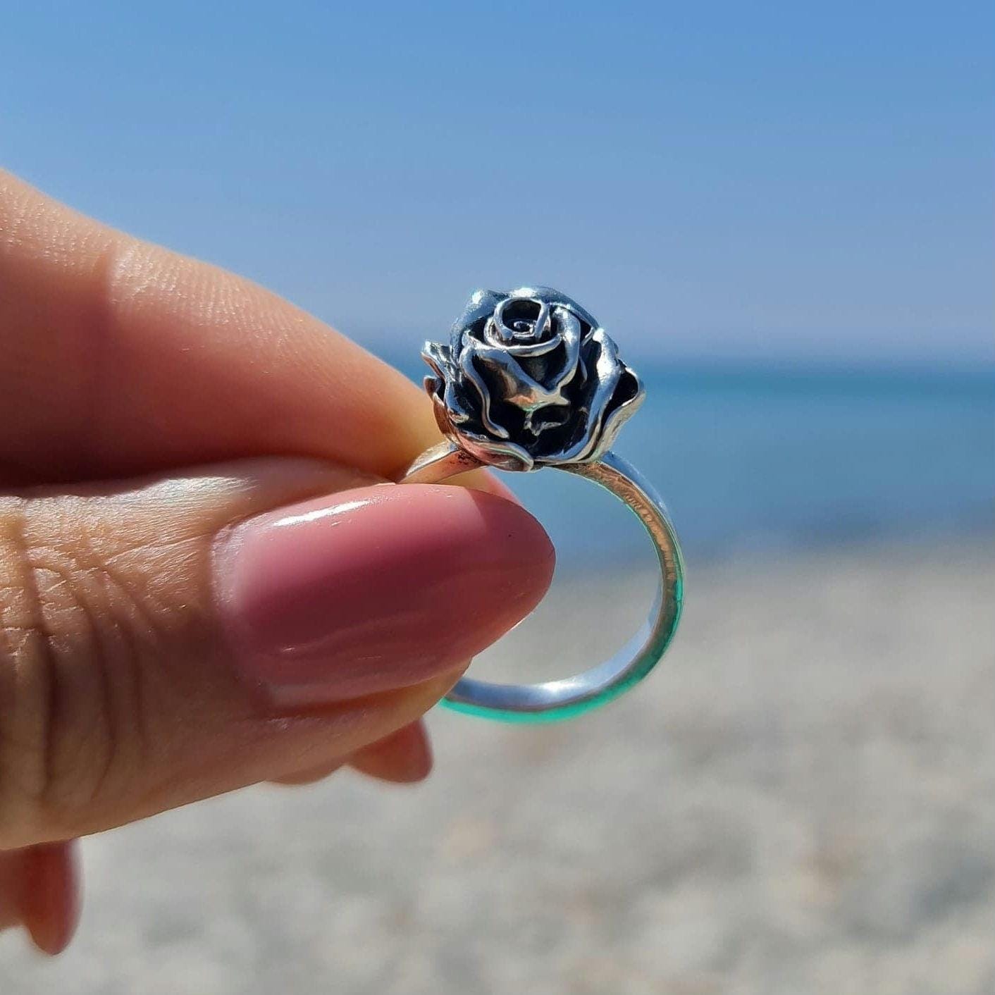 Rose Skull Ring - Unleash Your Rock n Roll Passion - - Romantic Gift - Gothic promise ring