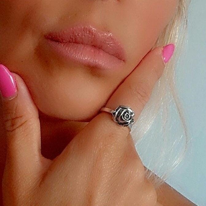 Rose Skull Ring - Unleash Your Rock n Roll Passion - - Romantic Gift - Gothic promise ring