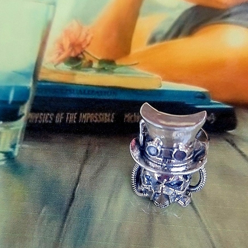 Steampunk-Inspired Silver Skull Ring - stylish Gothic solid & Sturdy Sterling Silver