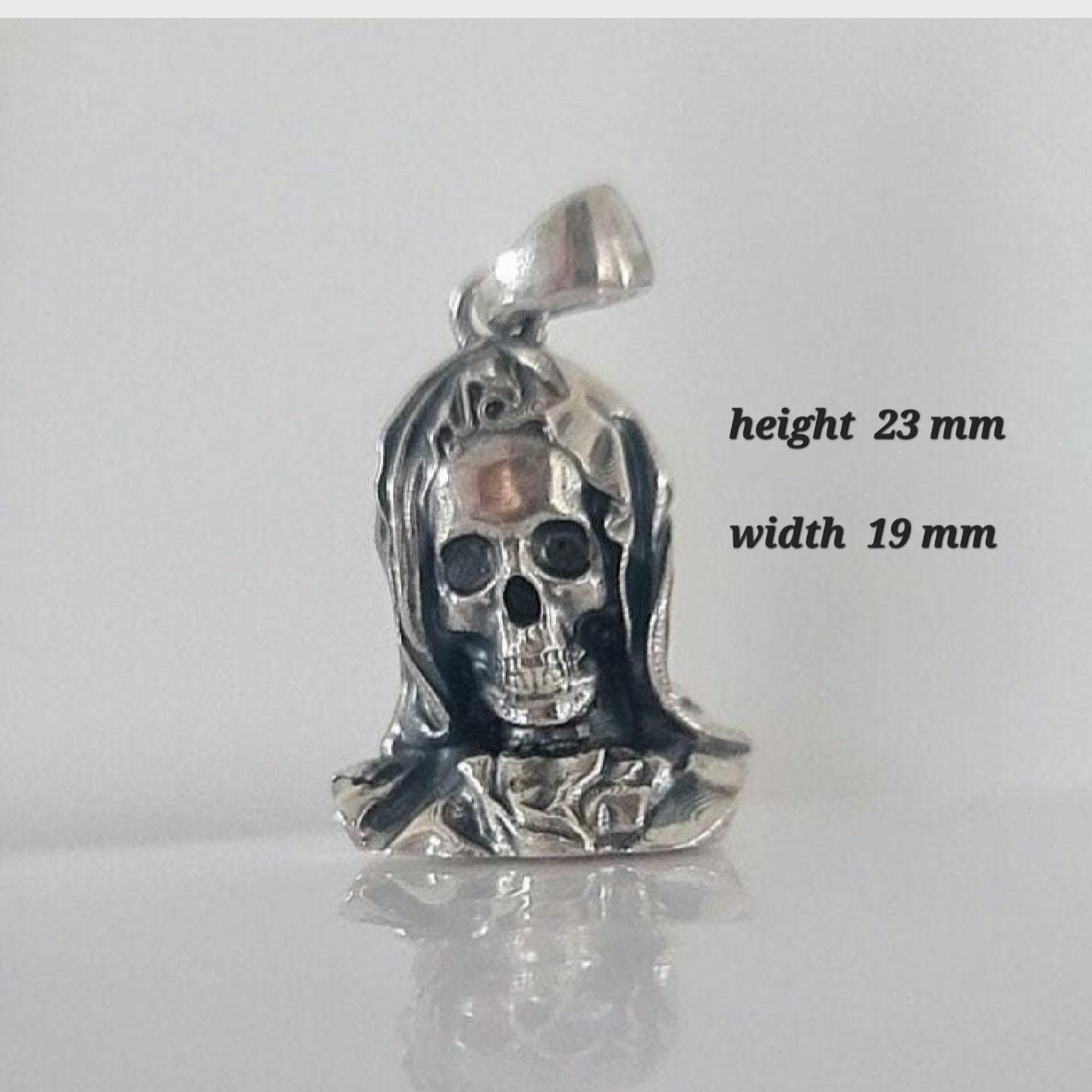 La Santa Muerte Silver Skull Pendant - Warrior Protector of Souls joyería gótica