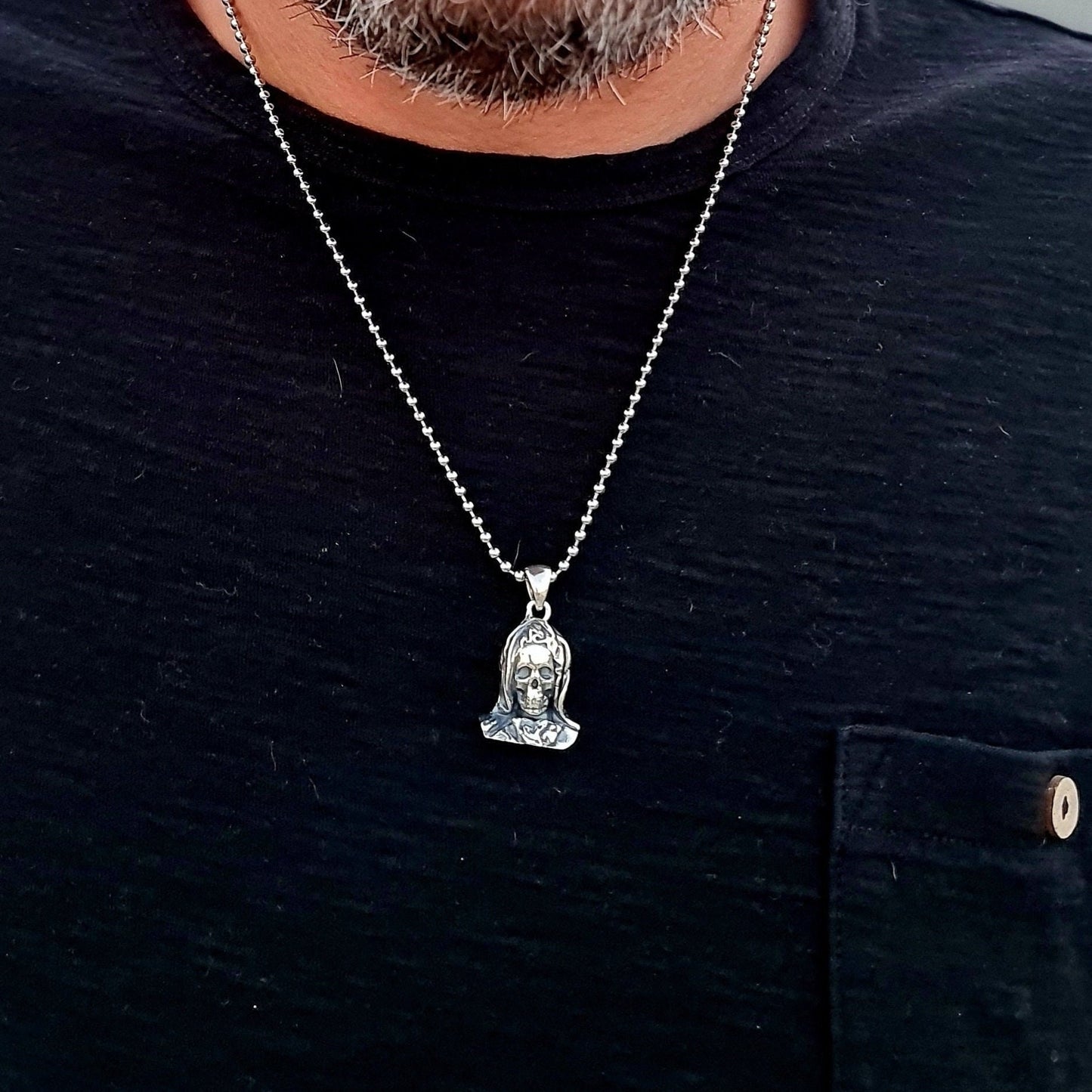 La Santa Muerte Silver Skull Pendant - Warrior Protector of Souls joyería gótica