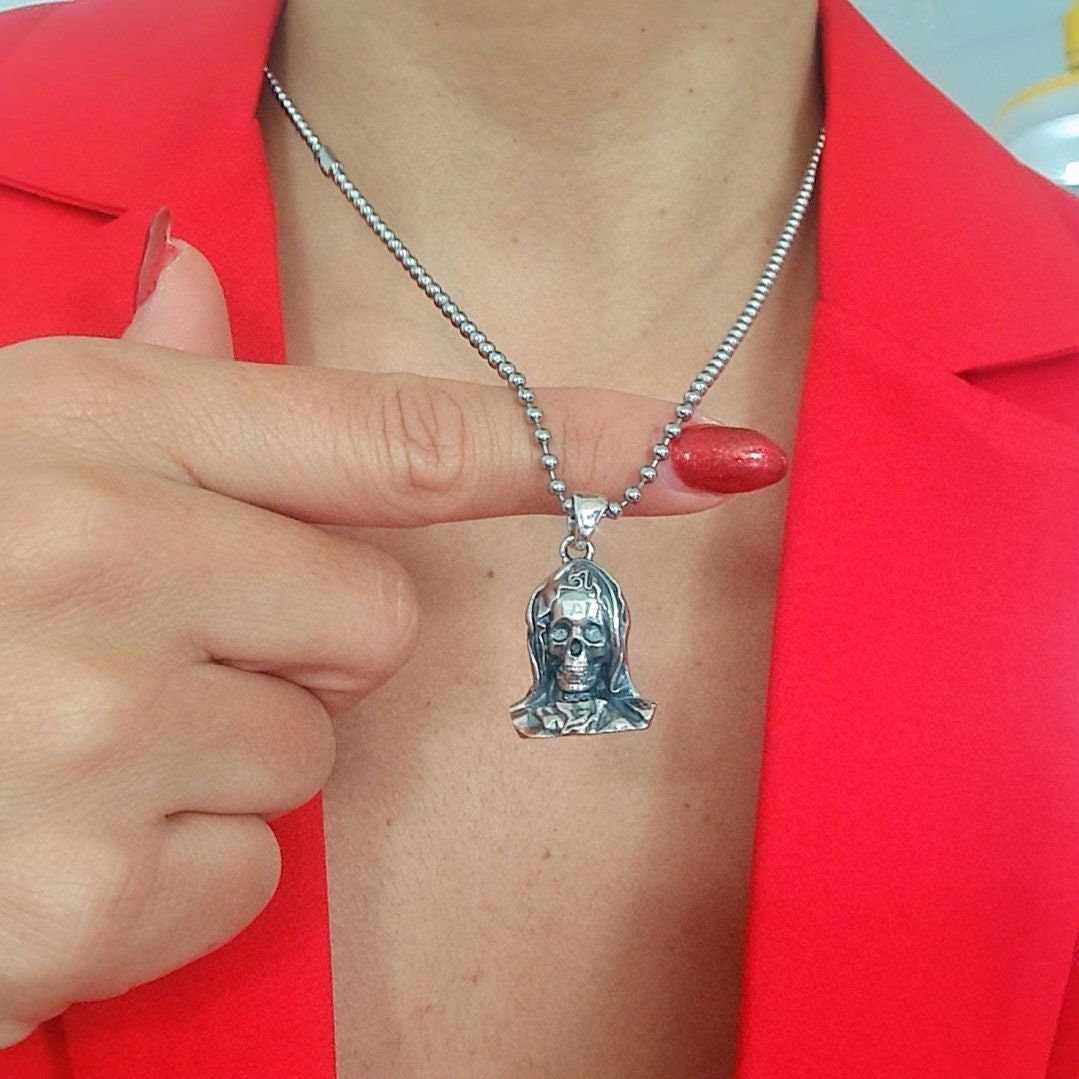 La Santa Muerte Silver Skull Pendant - Warrior Protector of Souls joyería gótica