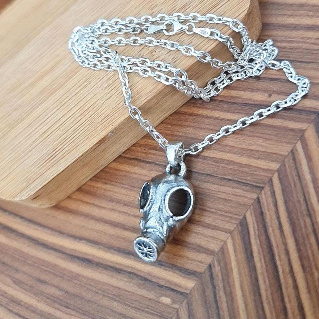 Gothic Steampunk gas mask Pendant – WWII Inspired War - Classic word 2nd War - Military Charm