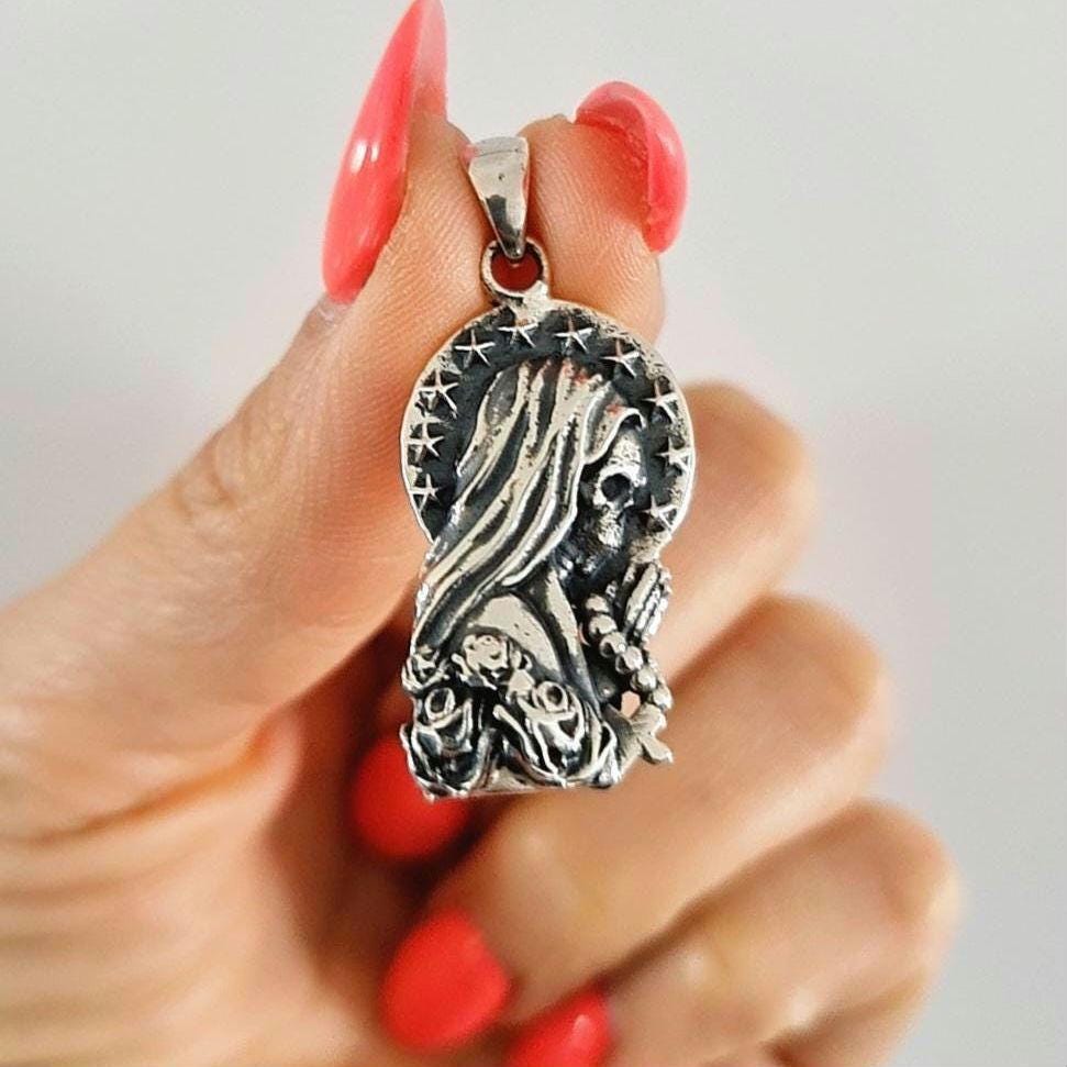 925 Silver Santa Muerte praying Pendant with Roses & A cross Rosary - Holy Death