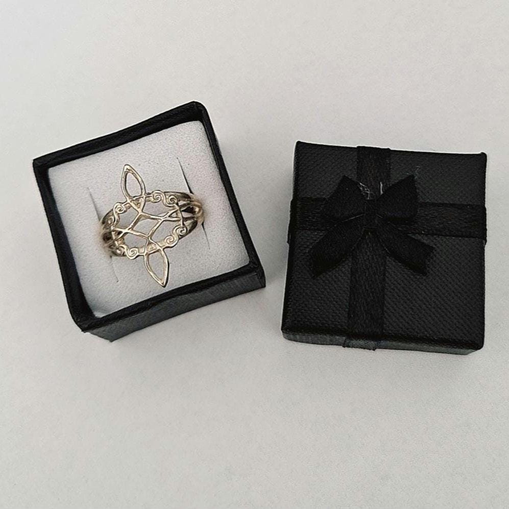 Sterling Silver Witch's Knot Ring: Celtic Symbol of Protection
