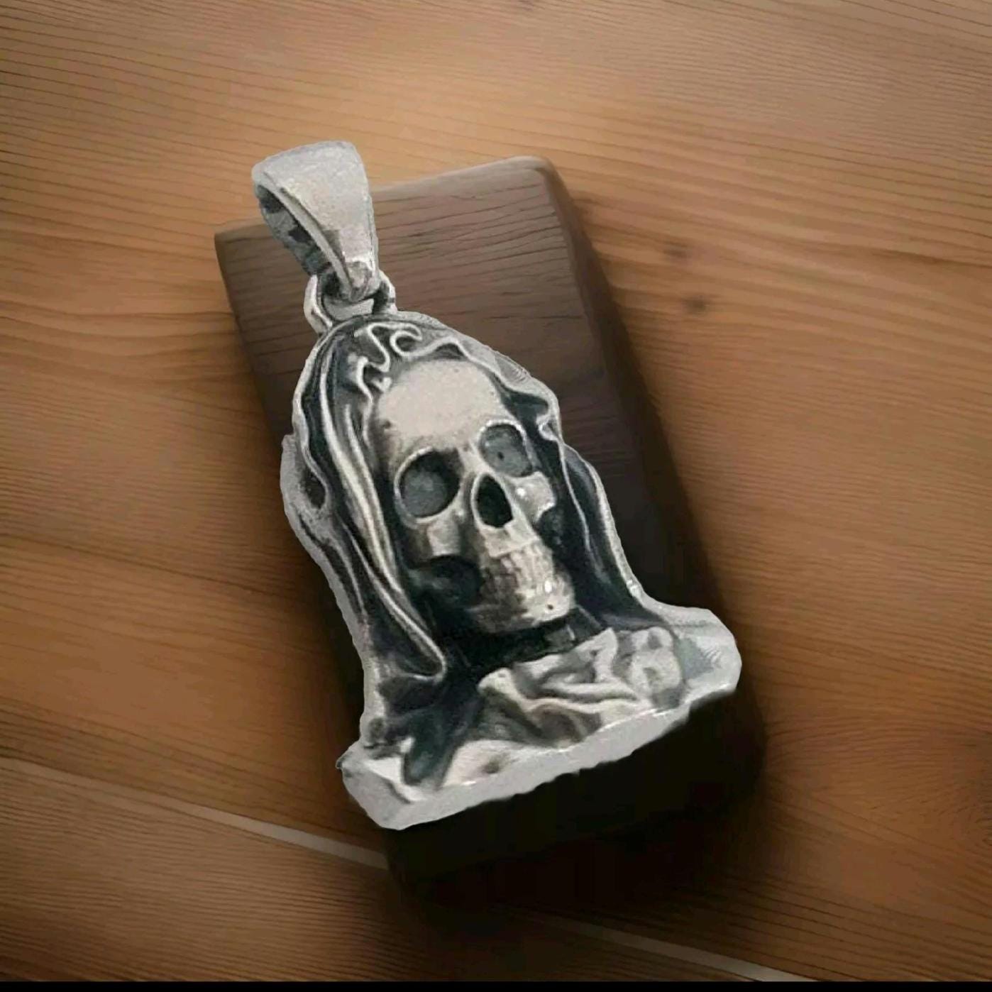 La Santa Muerte Silver Skull Pendant - Warrior Protector of Souls joyería gótica