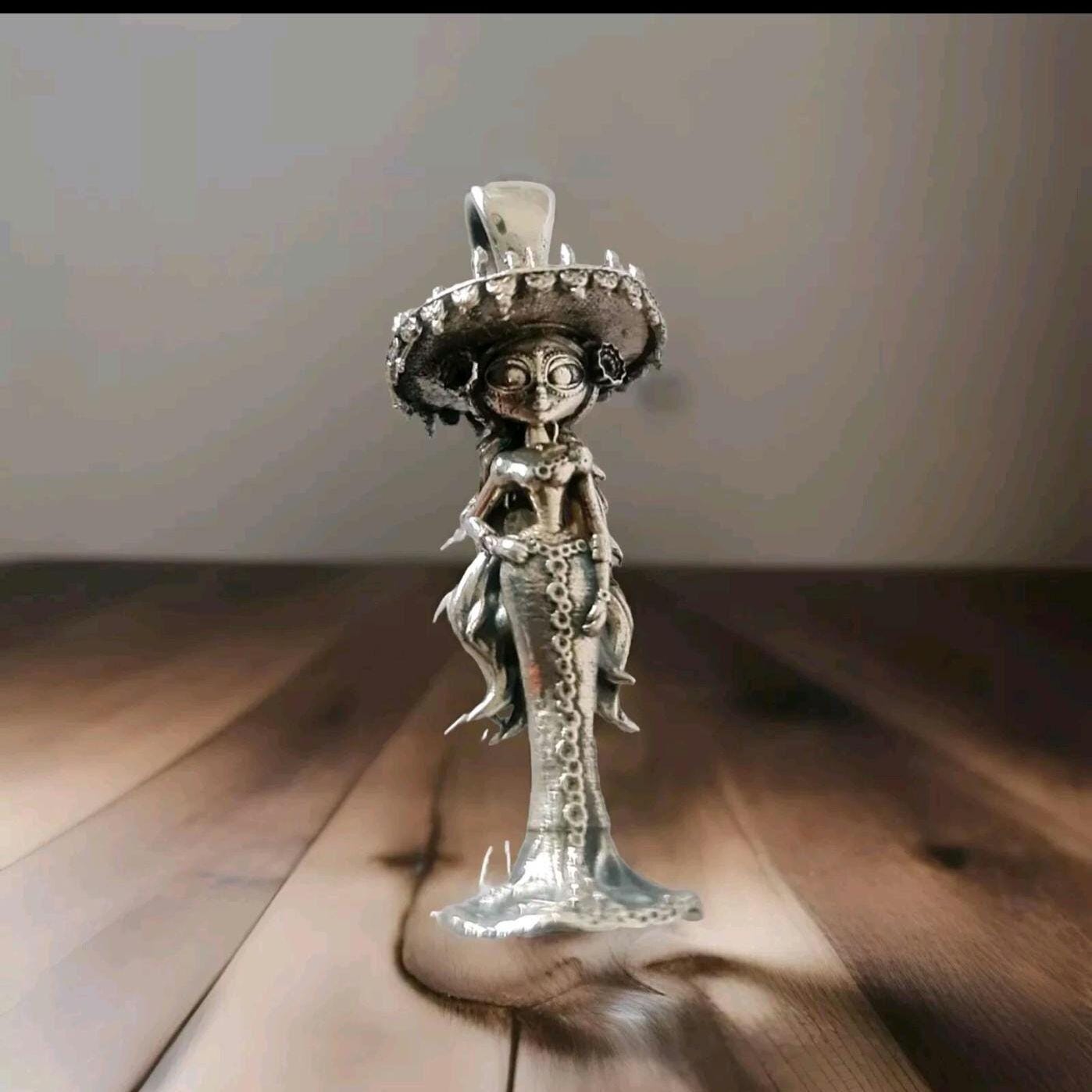 La Muerte Figurine Pendant: Handmade 925 Silver Gothic Jewelry
