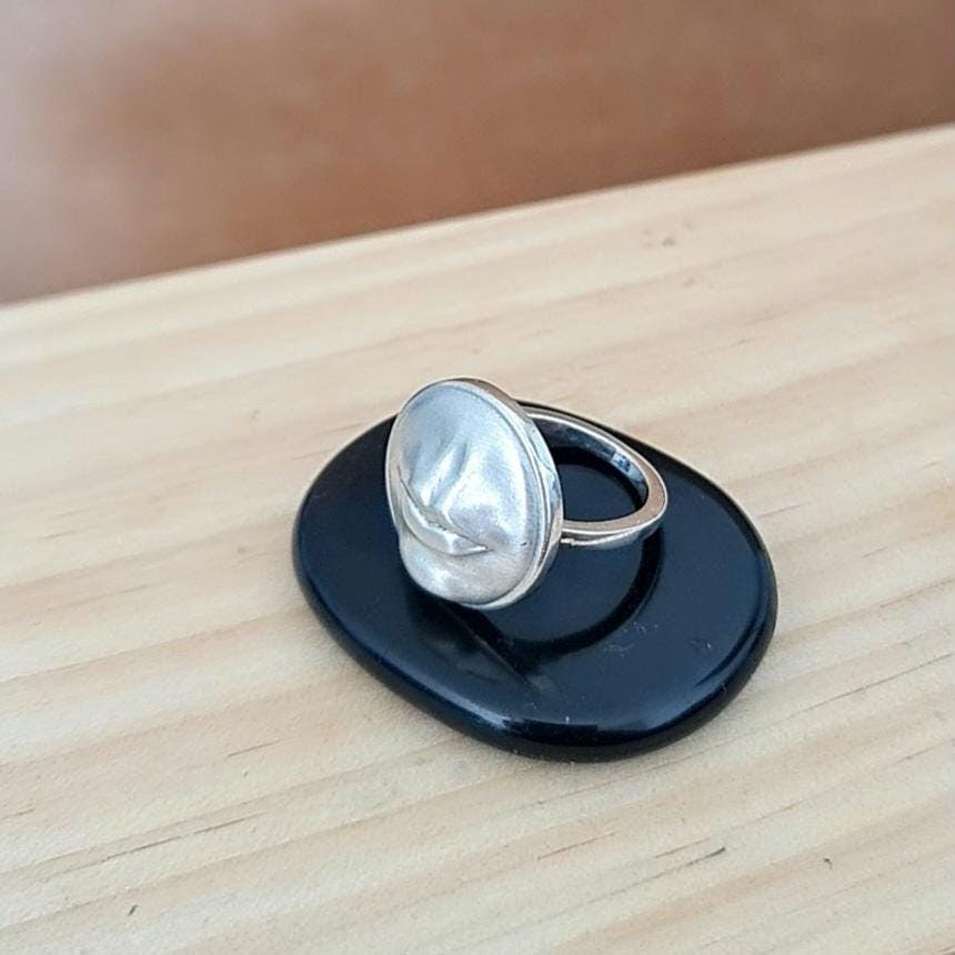 lips ring - 925 sterling silver - women's sizes -sleek & modern design - handmade with care -