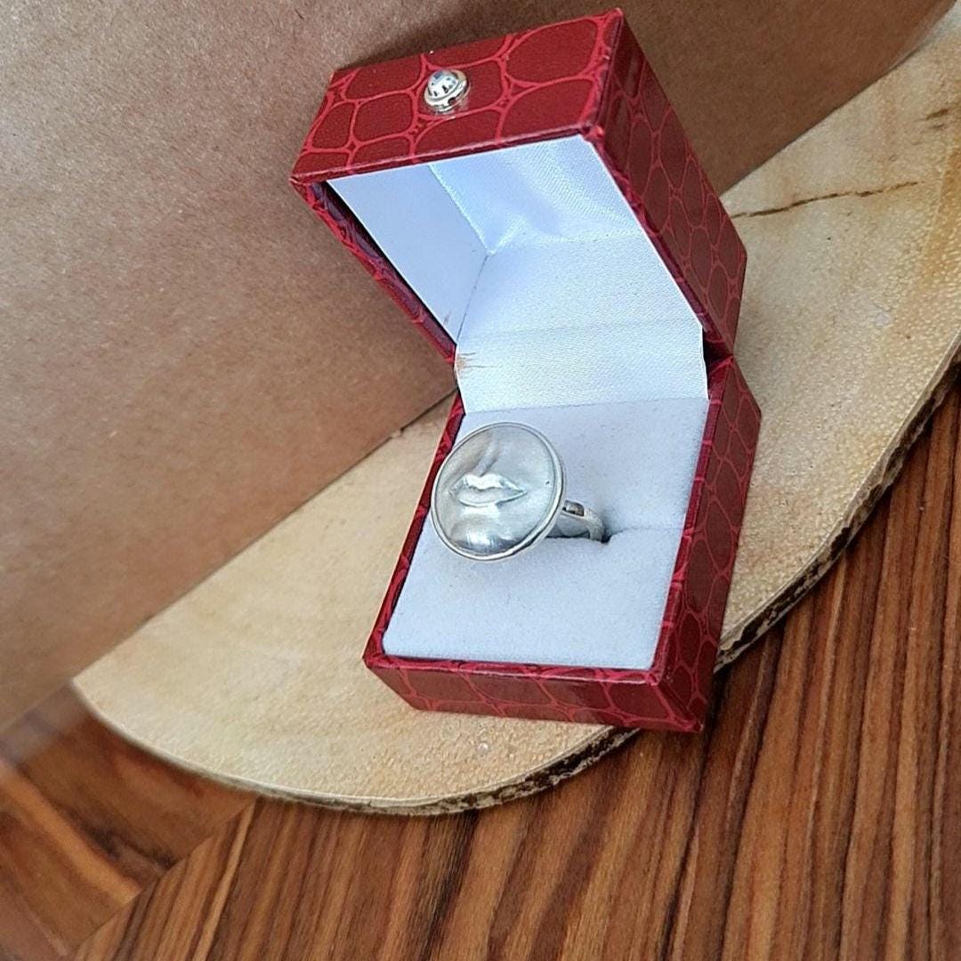 lips ring - 925 sterling silver - women's sizes -sleek & modern design - handmade with care -