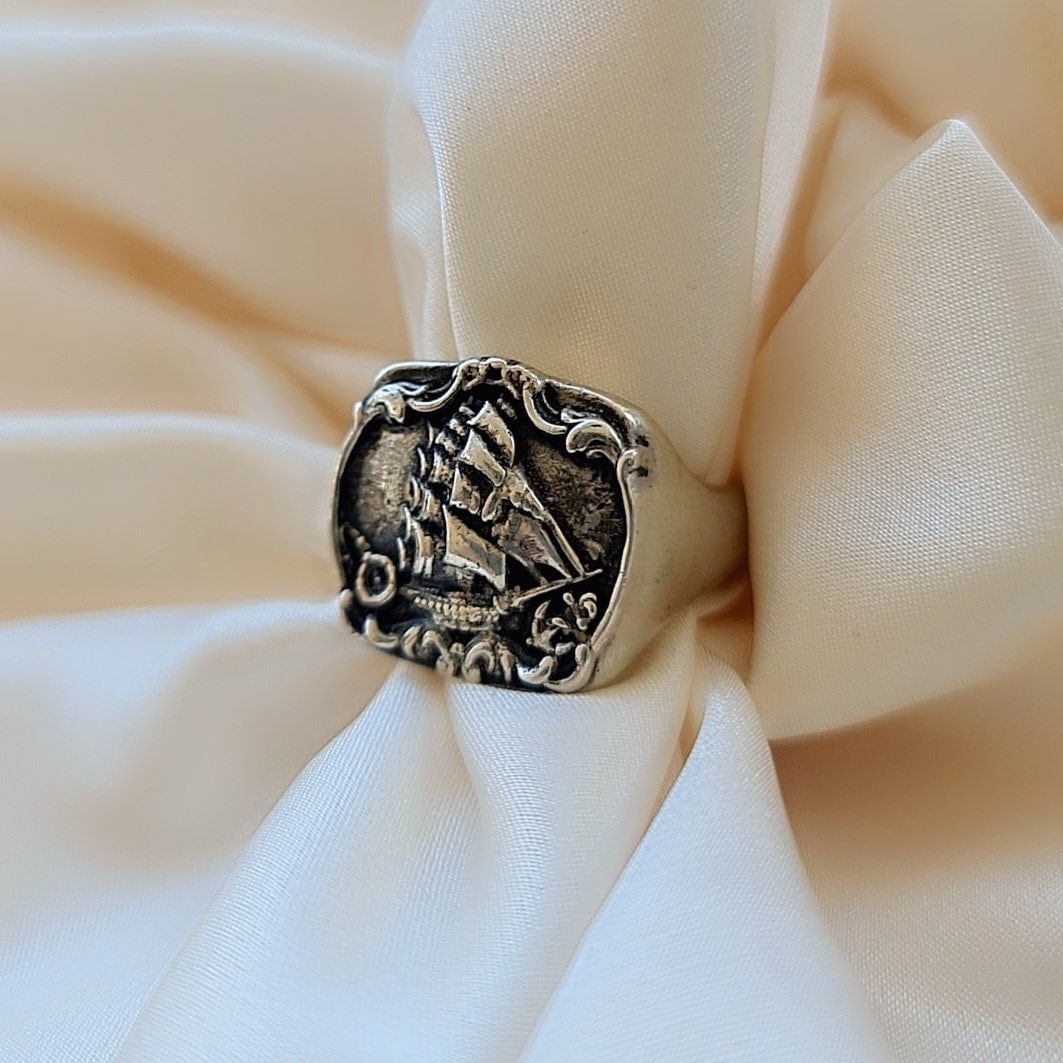 Kraken Signet Ring - Sailor's Nightmare Ring - Dark & Mysterious Design statement piece Authentic Sterling Silver